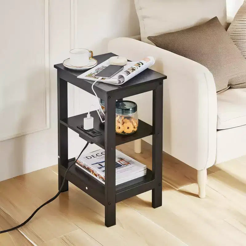 Table de chevet moderne avec station de recharge, Table d'appoint avec étagère de rangement pour chambre ou salon, Petits espaces, Noir/Marron/Blanc