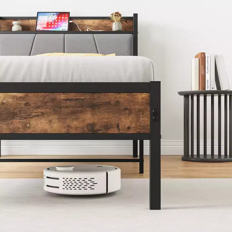 Cadre de lit plateforme rembourré en métal robuste, tête de lit avec station de charge, aucun sommier tapissier requis