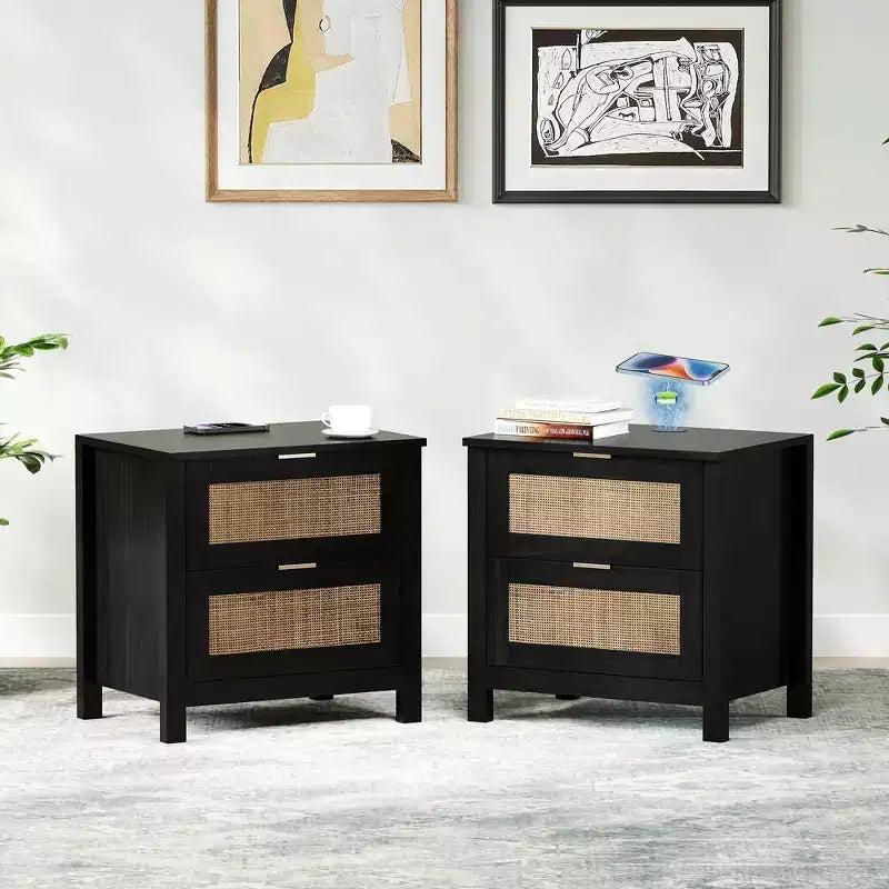 Tables de chevet en rotin avec station de recharge sans fil, tables d'appoint modernes du milieu du siècle avec 2 tiroirs tressés bohèmes, tables de chevet en bois