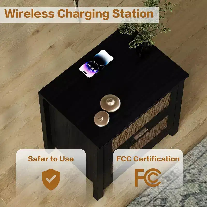 Tables de chevet en rotin avec station de recharge sans fil, tables d'appoint modernes du milieu du siècle avec 2 tiroirs tressés bohèmes, tables de chevet en bois